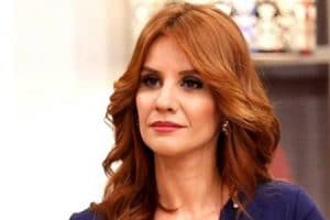 Esra Erol’da Programında Gelin Adayı ve Annesine Umre Sözü