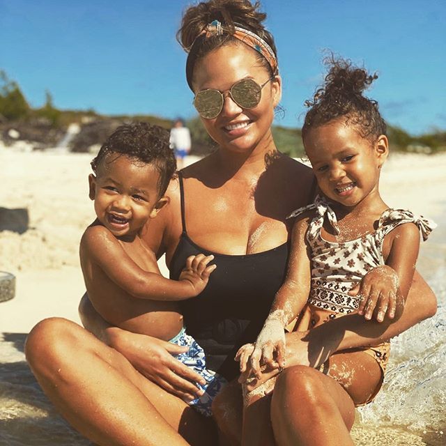 Chrissy Teigen ve çocukları