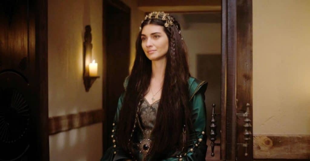 Tuba Büyüküstün