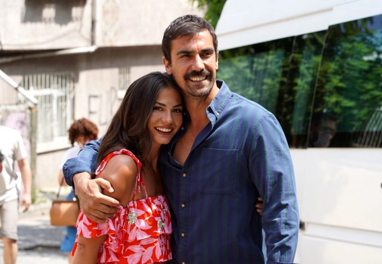 Demet Özdemir ve İbrahim Çelikkol�un Başrolde Olduğu Doğduğun Ev