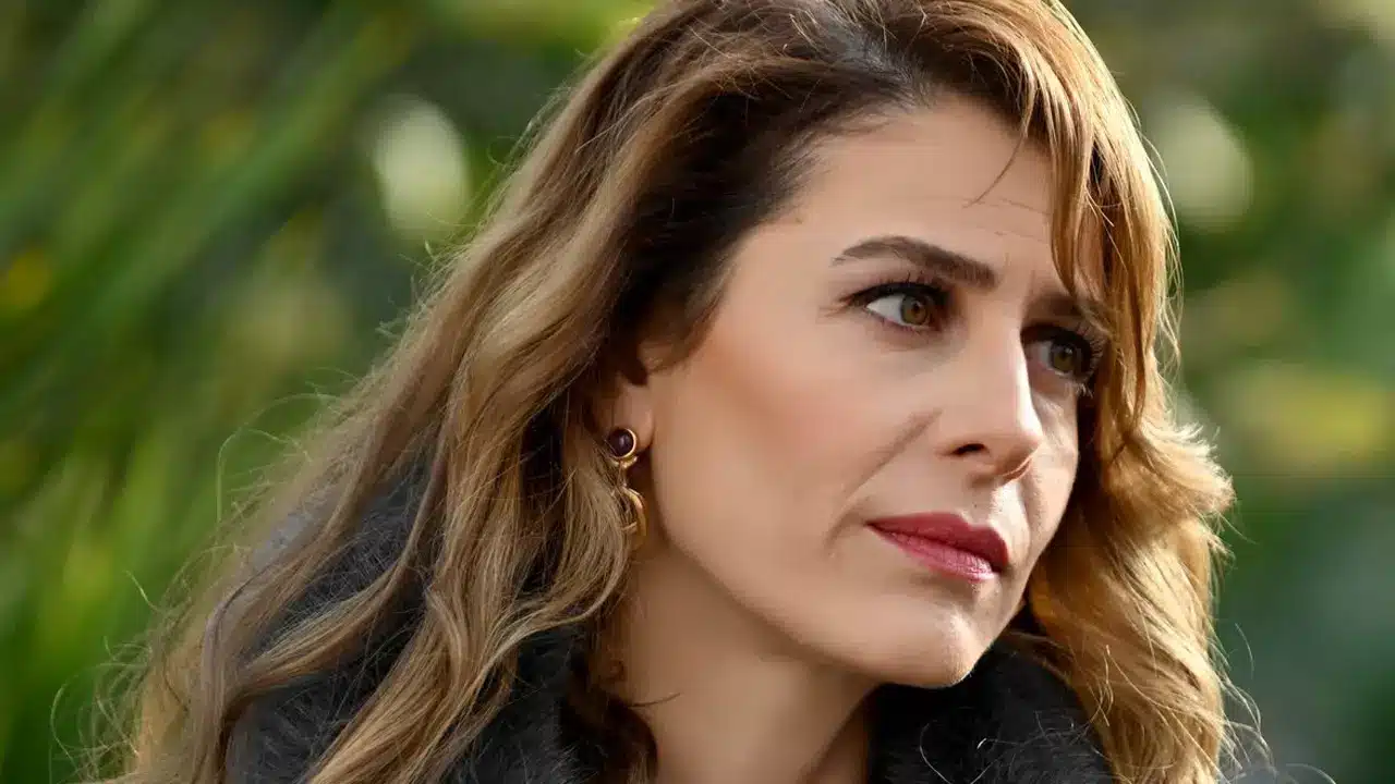 Ben Bu Cihana Sığmazam’ın Leyla’sı Ebru Özkan Yeni İmajıyla Büyüledi